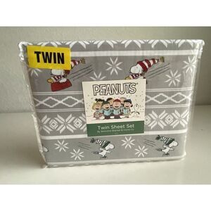 Peanuts Snoopy Sledding Ice Skating Winter Twin Size Super Soft Sheet Set NEW